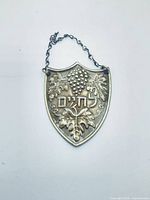Front view of tag inscribed “לחיים”