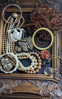 Full lot overview in ornate frame
