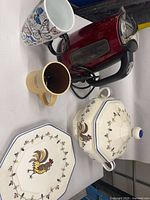 All items together: kettle, tureen with lid, plate, two mugs