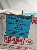 Box label specifying quantity, size, type, and manufacturer details of the screws.