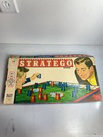 Box top showing Stratego artwork