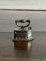 front view showing handle, knob, vent holes