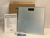 Scale with manual, USB cable, measuring tape and box