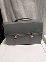 Front view of closed gray Thermos lunch box showing handle and latches