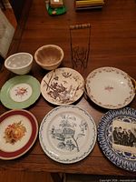 Overall lot showing all plates, bowls and holder