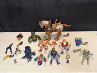 Lot overview showing Stridor horse, figures, limbs and accessories spread on table