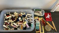 Overview of thread spools and notions grouped together