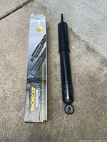Shock absorber beside original Monroe Magnum box