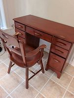 desk and chair front view, drawers closed