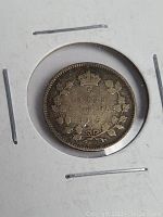 Obverse and reverse views of the 1915 Canadian silver five cent coin, showing the reverse with denomination, date, and crown surrounded by maple leaves.