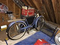 Full side view of vintage B 800 messenger bicycle showing frame, rear rack with red crate, tires, pedals, chain guard, and fenders.