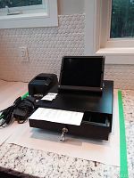 Overview of cash drawer front, iPad in stand and thermal printer