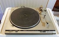 Full top view of the Technics SL-D20 turntable showing rubber platter mat, tonearm and control buttons on front edge