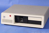 Front view of beige PC chassis with single 5¼" floppy drive in black bezel