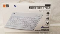 Front image of the Case Logic Mini Bluetooth keyboard box showing the product image and features.