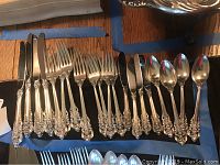 Overview of all 20 pieces arranged by type: knives, forks, spoons.