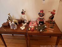 Overview of all lot contents arranged on two nesting tables
