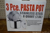 Box showing product and capacity with an image of the stainless steel pot, inner steamer and glass lid.