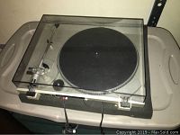Front view of the Technics SL-B200 turntable with dust cover closed, showing tonearm and platter.