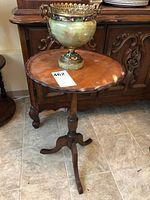 Full view of the vintage wooden accent table with onyx and brass urn placed on top, showing tabletop and urn details.