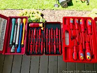 Three plastic cases open with Felo E Smart insulated screwdrivers and torque extension bars with color-coded ends.