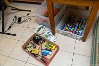 Cardboard tray containing three transformers, assorted loose HO scale cars and small pack of N scale items