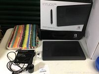 Overall view of tablet, packaging, pen, stand, USB cable, quick guide, carrying case