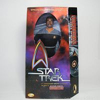 Front view of the Star Trek Lt. Commander Geordi LaForge 12-inch Special Collector Edition figure box from 1999 showing the figure through the window and box graphics.