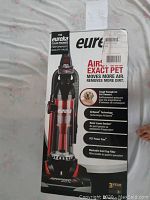 Front of the vacuum box showing product image and key features such as AirSpeed technology, pet pet power paw, washable dust cup filter.