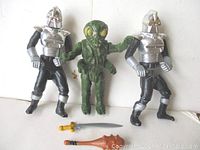Five original 1978 Battlestar Galactica action figures and two weapons. Figures include two Cylons, one Ovion alien.