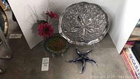 Full lot overview showing metal trays, glass bowl, and glass starfish.