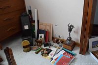 Overview of lot including boxes, books, Hermes statues, badges and plate