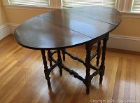 Table with both leaves partially raised, top view