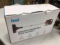 Box exterior showing brand inse and model I5 with product image of the vacuum cleaner.