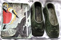 Photo showing two jade-green floral shoe figurines and a rectangular mini tray with Jane Avril design.