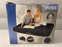 Box front showing a couple on the inflated mattress and dimensions with brand name.