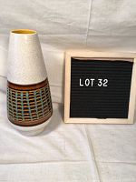 Front view of the ceramic vase alongside a sign displaying 'Lot 32'.