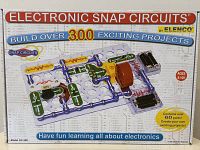 Closed box showing front with branding, model SC-300, and claims of 300 projects and 60 parts