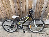 Full side view of the Freedom Avigo bicycle showing frame, wheels, seat, pedals, and suspension fork.