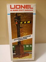 Front view of boxed Lionel automatic operating semaphore for O and 027 gauge model trains showing the product in its packaging with label and product image.