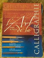 Cover of the calligraphy technique book by Ann Bowen in French showing decorative text and title.