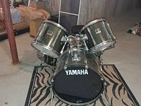 Yamaha drum set viewed from the front, bass drum with Yamaha logo, two mounted toms attached.