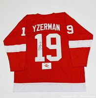 Full back view of red Detroit Red Wings jersey showing name and number
