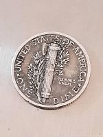 Reverse side showing fasces and olive branch with inscriptions.