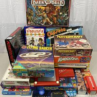 Overview of assorted board games, puzzles and kits