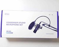 Box showing UHURU Condenser Studio Microphone Set XM-900 branding and image of microphone on boom arm