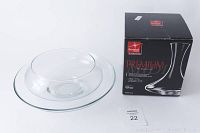 Glass bowl and serving dish next to original Bormioni Rocco Premium box