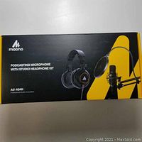 Box showing MAONO branding and product image of microphone and headphones.