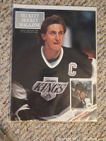 Front cover of Beckett Hockey Magazine Volume 1, Issue 1 showing Wayne Gretzky in Los Angeles Kings jersey and attached Gretzky hockey card.