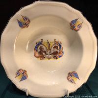 Top view of the bowl showing central portraits of Roosevelt and Churchill surrounded by flags.